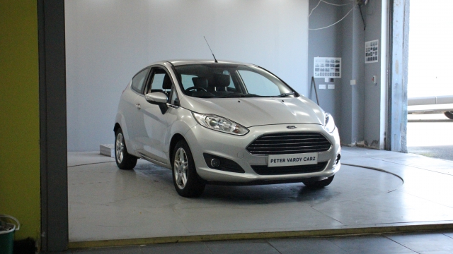 View the 2013 Ford Fiesta: 1.25 82 Zetec Navigation 3dr Online at Peter Vardy