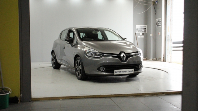 View the 2015 Renault Clio: 0.9 TCE 90 Dynamique MediaNav Energy 5dr Online at Peter Vardy