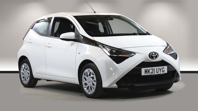 View the 2021 Toyota AYGO: 1.0 VVT-i x-play Hatchback 5dr Petrol Manual Euro 6 (Safety Sense) (71 ps) Online at Peter Vardy