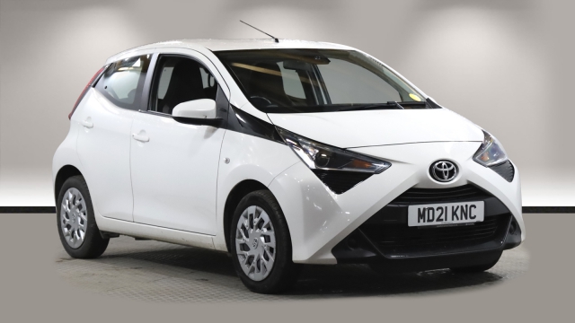 View the 2021 Toyota AYGO: 1.0 VVT-i x-play Hatchback 5dr Petrol Manual Euro 6 (s/s) (71 ps) Online at Peter Vardy