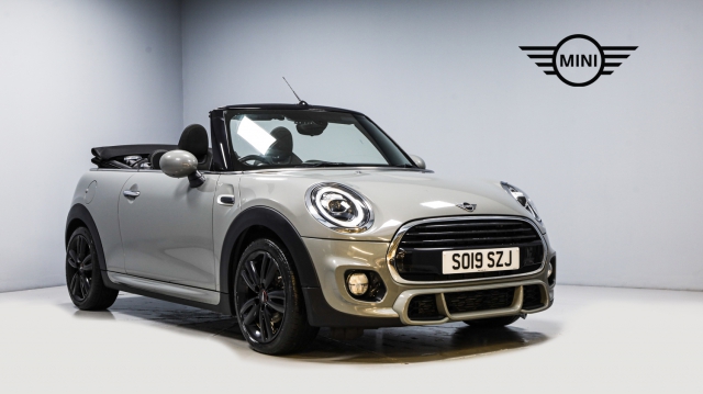 View the 2019 MINI Convertible: 1.5 Cooper Sport Convertible 2dr Petrol Steptronic Euro 6 (s/s) (136 ps) Online at Peter Vardy