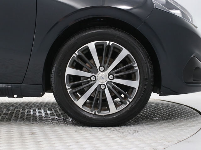 View the Peugeot 208: 1.2 PureTech 82 Allure 3dr Online at Peter Vardy