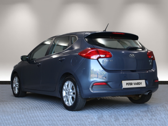 View the 2021 KIA CEED: 1.6 GDi 2 EcoDynamics 5dr Online at Peter Vardy