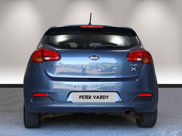 View the 2021 KIA CEED: 1.6 GDi 2 EcoDynamics 5dr Online at Peter Vardy