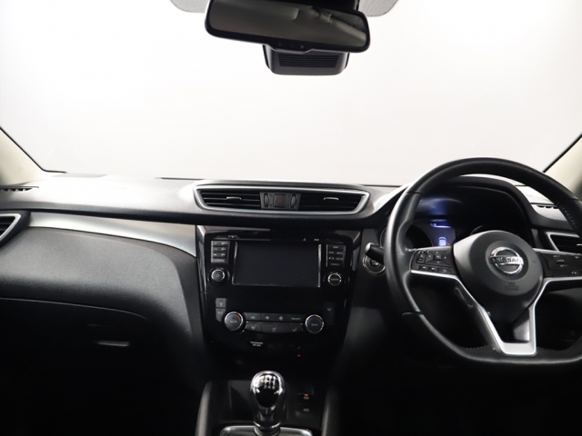 View the 2018 Nissan Qashqai: 1.5 dCi N-Connecta 5dr Online at Peter Vardy