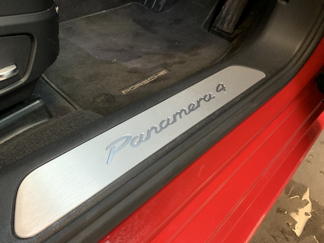 View the 2017 Porsche Panamera Hatchback: 3.0 V6 4 5dr PDK Online at Peter Vardy