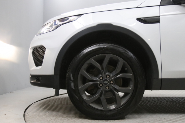 View the 2019 Land Rover Discovery Sport: 2.0 TD4 180 Landmark 5dr Auto [5 Seat] Online at Peter Vardy