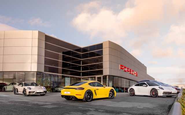 View the 2021 Porsche Taycan: 500kW Turbo 93kWh 4dr Auto Online at Peter Vardy