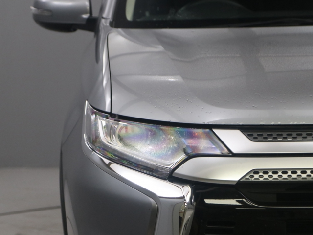 View the 2020 Mitsubishi Outlander: 2.0 Design 5dr CVT Online at Peter Vardy