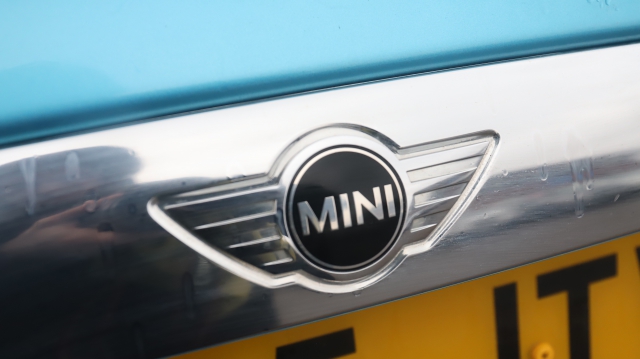 View the 2015 Mini Hatchback: 1.5 Cooper 5dr Auto Online at Peter Vardy