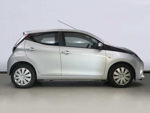 View the 2014 Toyota Aygo: 1.0 VVT-i X-Play 5dr Online at Peter Vardy