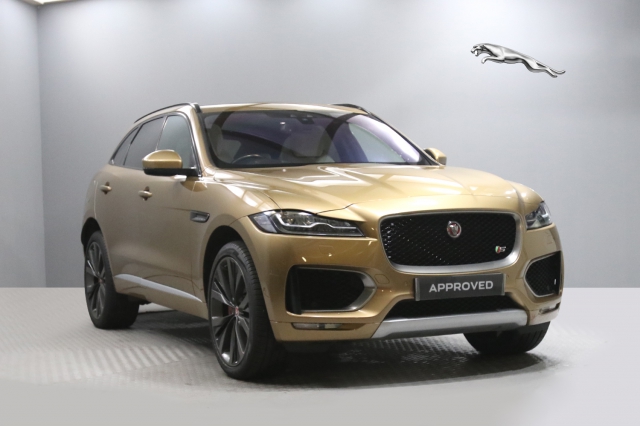 View the 2016 Jaguar F-pace: 3.0d V6 1st Edition 5dr Auto AWD Online at Peter Vardy