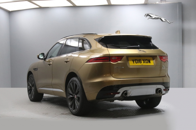 View the 2016 Jaguar F-pace: 3.0d V6 1st Edition 5dr Auto AWD Online at Peter Vardy