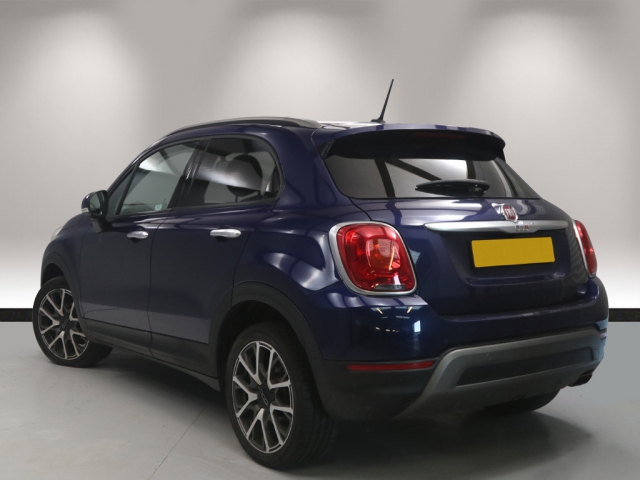 View the 2015 Fiat 500x: 1.6 Multijet Cross Plus 5dr Online at Peter Vardy