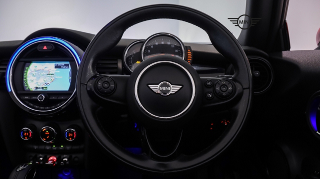 View the 2016 Mini Convertible: 1.5 Cooper 2dr Auto [Chili Pack] Online at Peter Vardy
