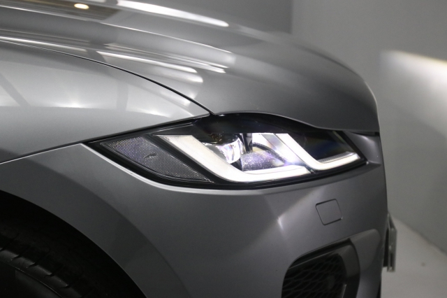 View the 2021 Jaguar F-pace: 2.0 D200 R-Dynamic SE 5dr Auto AWD Online at Peter Vardy