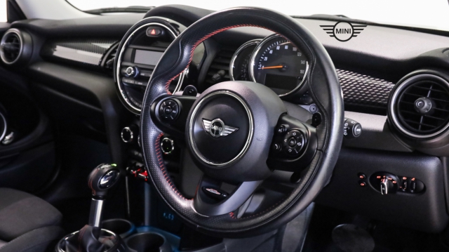 View the 2014 MINI Hatchback: 2.0 Cooper S 3dr Auto [Chili Pack] Online at Peter Vardy