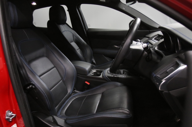 View the 2019 Jaguar E-Pace: 2.0d R-Dynamic S 5dr 2WD Online at Peter Vardy