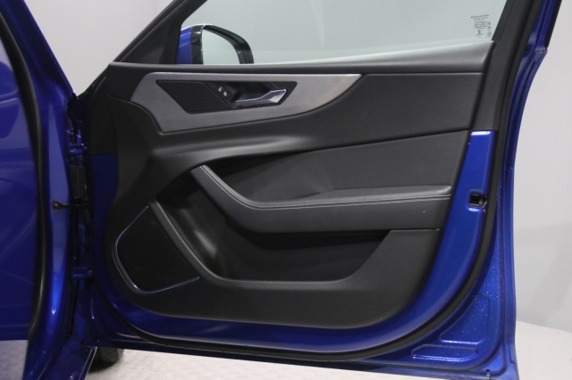 View the 2019 Jaguar XE: 2.0d R-Dynamic SE 4dr Auto Online at Peter Vardy