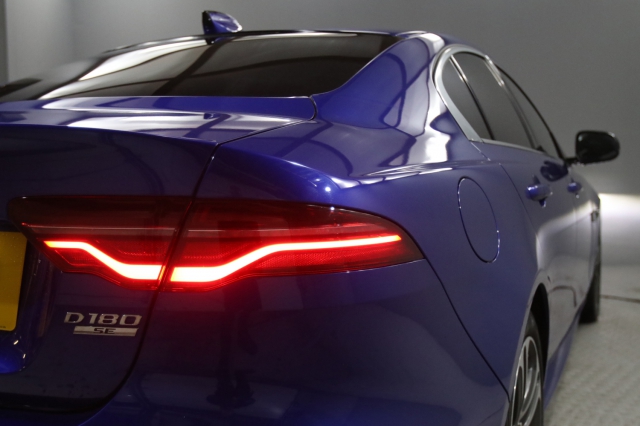 View the 2019 Jaguar Xe: 2.0d R-Dynamic SE 4dr Auto Online at Peter Vardy