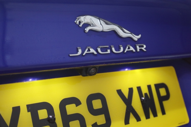 View the 2019 Jaguar XE: 2.0d R-Dynamic SE 4dr Auto Online at Peter Vardy