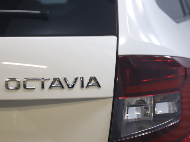 View the 2019 Skoda Octavia: 2.0 TSI 245 vRS 5dr [Black Pack] Online at Peter Vardy
