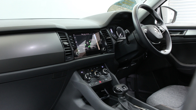 View the 2021 Skoda Kodiaq: 1.5 TSI SE Drive 5dr DSG [7 Seat] Online at Peter Vardy