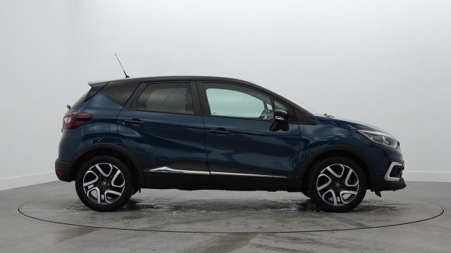 View the 2018 Renault Captur: 1.5 dCi 90 Iconic 5dr Online at Peter Vardy