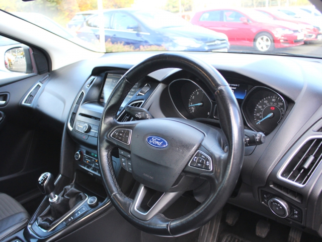 View the 2015 Ford Focus: 1.0 EcoBoost 125 Titanium X Navigation 5dr Online at Peter Vardy