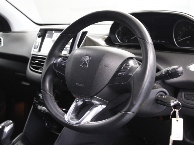 View the 2013 Peugeot 208: 1.2 e-VTi Allure 5dr EGC Online at Peter Vardy