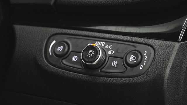 View the 2019 Vauxhall Mokka X: 1.4T ecoTEC Design Nav 5dr Online at Peter Vardy