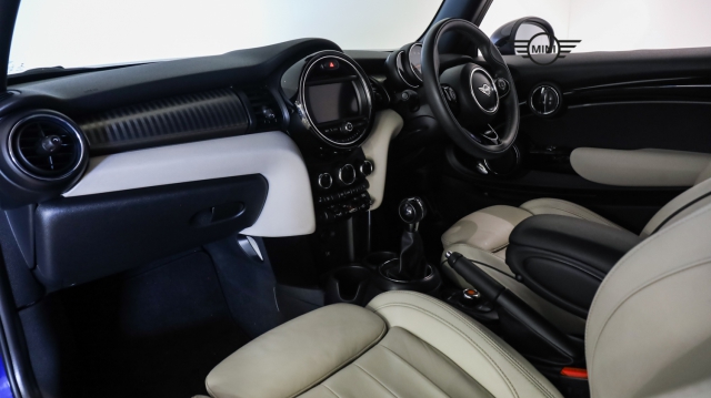 View the 2019 Mini Hatchback: 1.5 Cooper Exclusive II 3dr Online at Peter Vardy
