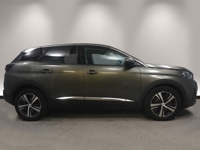 View the 2018 Peugeot 3008: 1.6 BlueHDi 120 Allure 5dr Online at Peter Vardy