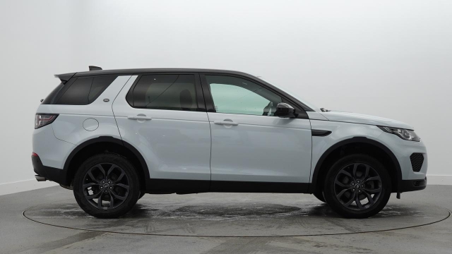 View the 2018 Land Rover Discovery Sport: 2.0 TD4 180 Landmark 5dr Auto Online at Peter Vardy