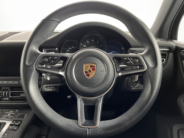 View the 2019 Porsche Macan: 5dr PDK Online at Peter Vardy