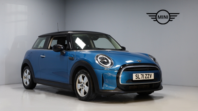 View the 2021 MINI Hatch: 1.5 Cooper Classic Hatchback 3dr Petrol Manual Euro 6 (s/s) (136 ps) Online at Peter Vardy