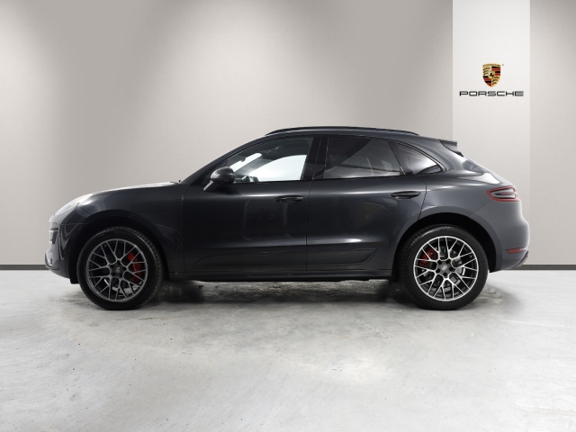 View the 2017 Porsche Macan: Turbo 5dr PDK Online at Peter Vardy