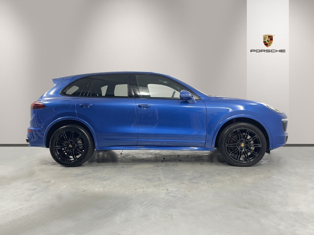 View the 2017 Porsche Cayenne: S Diesel 5dr Tiptronic S Online at Peter Vardy