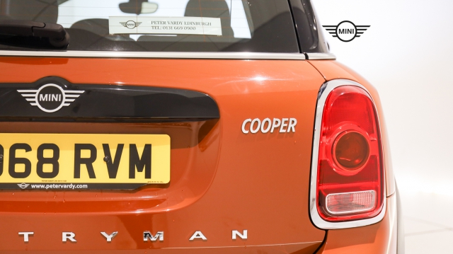 View the 2018 Mini Countryman: 1.5 Cooper Classic 5dr Online at Peter Vardy