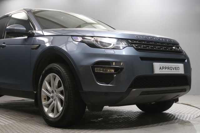 View the 2017 Land Rover Discovery Sport: 2.0 TD4 180 SE Tech 5dr Auto Online at Peter Vardy