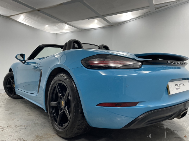 View the 2017 Porsche Boxster: 2.0 2dr Online at Peter Vardy