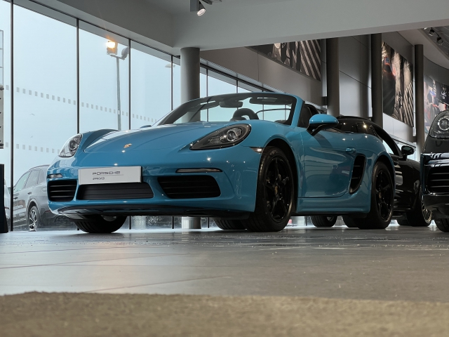 View the 2017 Porsche Boxster: 2.0 2dr Online at Peter Vardy