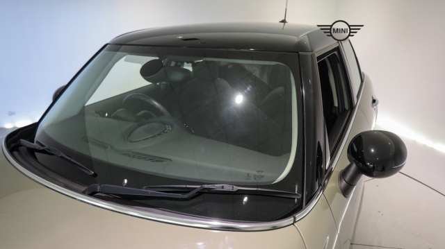 View the 2019 MINI Hatchback: 1.5 Cooper Classic II 5dr Online at Peter Vardy