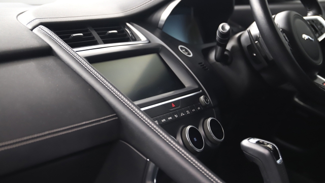 View the 2018 Jaguar E-pace: 2.0d [180] R-Dynamic SE 5dr Auto Online at Peter Vardy