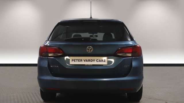 View the 2016 Vauxhall Astra Diesel Sports Toure: 1.6 CDTi 16V 136 Design 5 Online at Peter Vardy