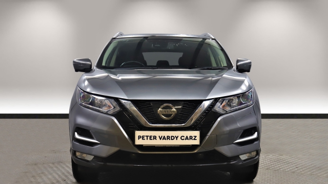 View the 2017 Nissan Qashqai: 1.2 DiG-T N-Connecta 5dr Online at Peter Vardy