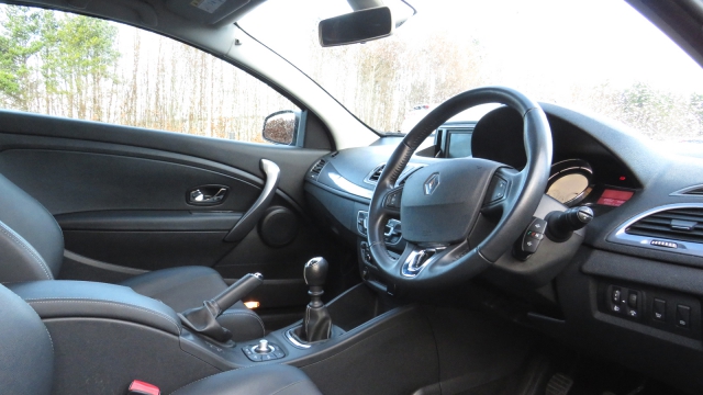 View the 2015 Renault Megane: 1.5 dCi Dynamique Nav 3dr Online at Peter Vardy