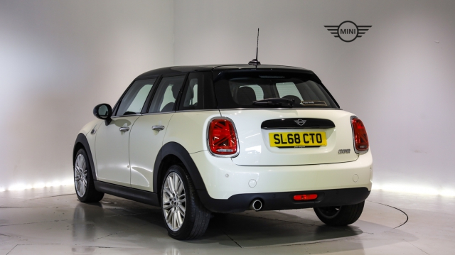 View the 2018 Mini Hatchback: 1.5 Cooper II 5dr [Chili Pack] Online at Peter Vardy