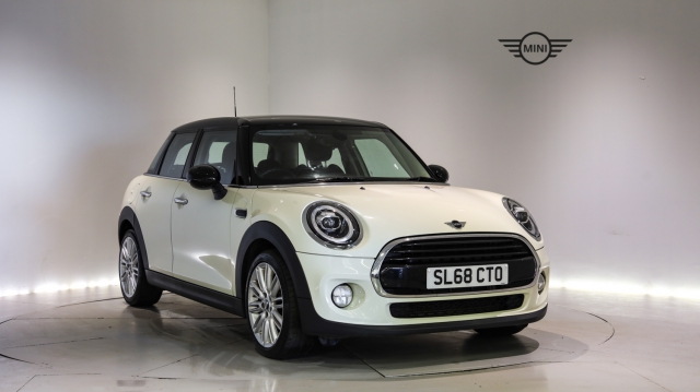 View the 2018 Mini Hatchback: 1.5 Cooper II 5dr [Chili Pack] Online at Peter Vardy