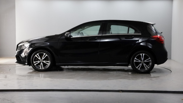 View the 2017 Mercedes-benz A Class: A200d SE Executive 5dr Online at Peter Vardy
